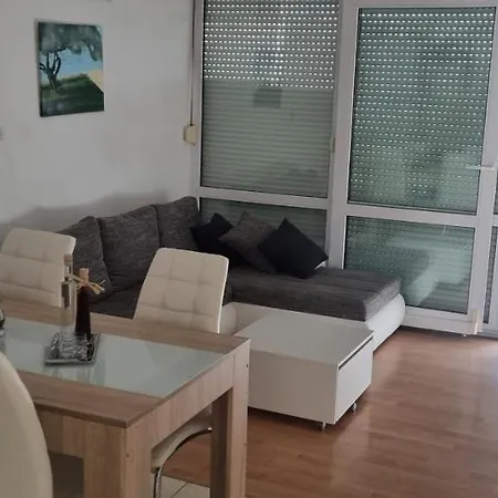 Ada-split Apartment